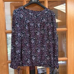 LOFT Women's Top with Navy and Pink Floral Design Medium